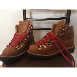 DANNER Mountain Light Cascade Boot